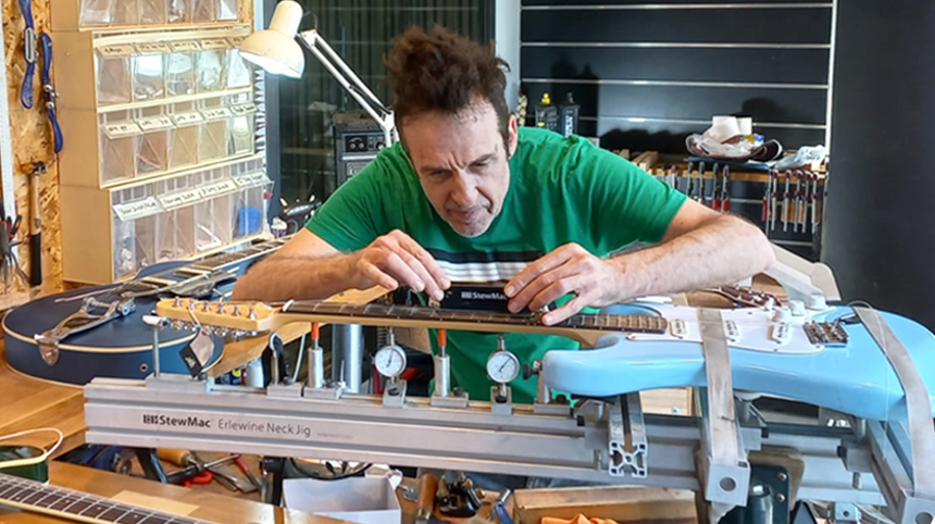 מעבדת הגיטרות של חלילית